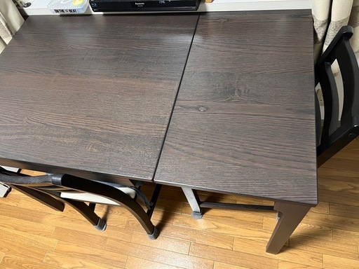 取引中ダイニングテーブル