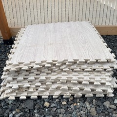 ジョイントマット 60×60cm　16枚の画像