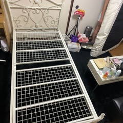 ベッドフレームの画像