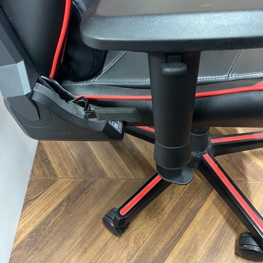971 DXRACER ゲーミングチェア ブラック×レッド