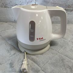 ティファール 電気ケトル BF805 0.8L 1250W 白色 動作確認済 電気湯沸器 T-fal APRECIA キッチン家電 湯沸かし 22 Y2101の画像
