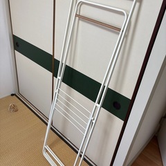 室内洗濯物干しの画像