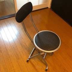 折りたたみ椅子の画像