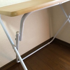 ニトリ折りたたみ式テーブルの画像