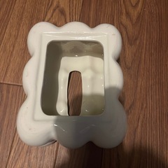 陶器のティッシュケースの画像