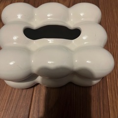 陶器のティッシュケースの画像