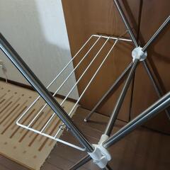 室内物干しラック　折り畳み式の画像