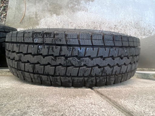 送料込み1万円　14インチ　155/65 スタッドレスタイヤ　中古 楽天市場】スタッドレスタイヤ 中古 155／65r14 vrxの通販