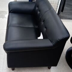 ★リユースのサカイ高崎店★TJ12506  2人掛けソファー 黒 H62×D67×W126 クリーニング済みの画像