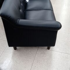 ★リユースのサカイ高崎店★TJ12506  2人掛けソファー 黒 H62×D67×W126 クリーニング済みの画像