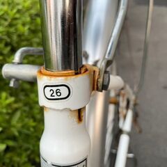 自転車　No.388　ホワイト　26インチ　LEDオートライト　※シフターワイヤー固着、グリップ欠品【リサイクルショップどりーむ天保山】の画像