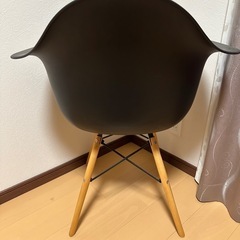 イームズチェアの画像