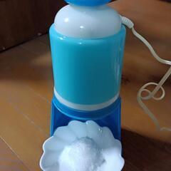 直接取引のみ　配送☓　箱入り動画確認済み　DOSHISHA 電動かき氷器
ワンプッシュで簡単にかき氷が作れる電動かき氷器です。氷2個で出来上がった量ですので画像で確認お願いします。
の画像