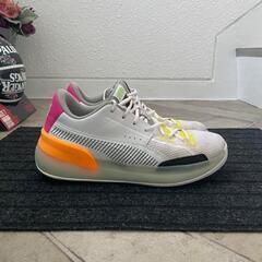 PUMAバスケットシューズの画像