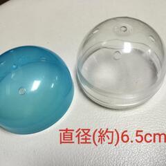 空　ガチャガチャ カプセル　衣装ケースいっぱいの画像