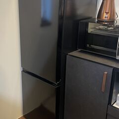 【ハイセンス 冷蔵庫】幅49cm 175L ブラック HR-D1701B 2ドア 右開き 2022年製の画像