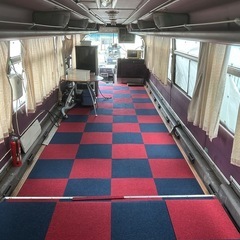 大型バスの画像