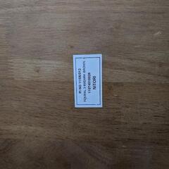 ニトリの正方形のデスクの画像