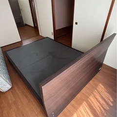 ダブルベッド フレームの画像