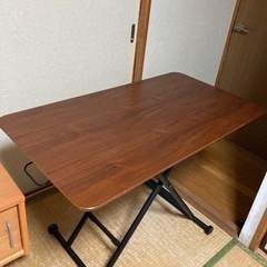 高さ調節できるデスク