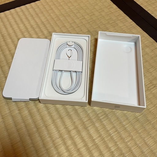 iPhone16e　保証有　ほぼ未使用品  128GB  AppleCare加入可
