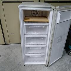 冷凍庫　購入者と調整中の画像