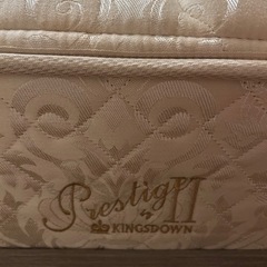 ダブルベッドの画像