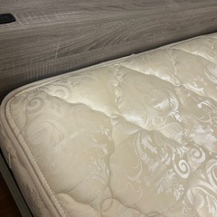 ダブルベッドの画像