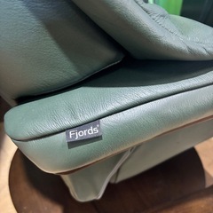 シモンズ フィヨルド パーソナルチェア スツール simmons Fjords リクライニングチェア オットマン ソファ の画像
