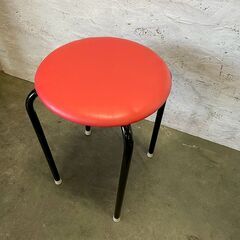 【ばら売り】320φ 赤 丸椅子 丸イス 32cm 店舗 店舗用品 店舗什器 家具 オフィス家具 イス スチール足 Y2107の画像