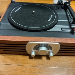 ラジオ付きレコードプレーヤーの画像