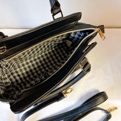 ★新品‼︎★ハンドバッグ 黒 ストラップ付きの画像