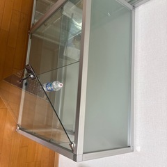 ガラスショーケースの画像