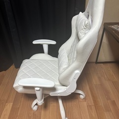 ゲーミングチェア白　美品の画像