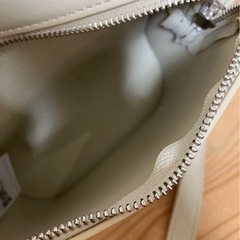 UNIQLO レザータッチ ショルダーバッグ の画像