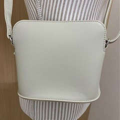 UNIQLO レザータッチ ショルダーバッグ の画像