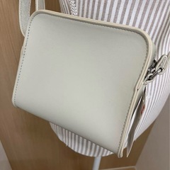 UNIQLO レザータッチ ショルダーバッグ の画像