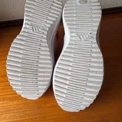 アディダス　レディースサンダル　メハナの画像