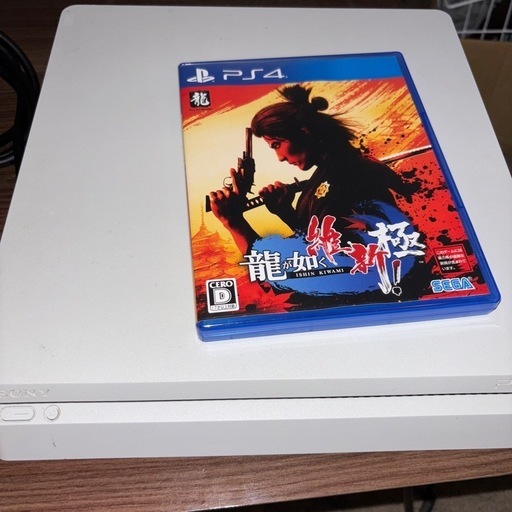 PS4本体/スリムタイプ/グレイシャーホワイト/ 500GB/龍が如く維新付き