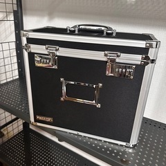 Vaultz ポータブル ファイルボックス ロック付き ブラック ファイル整理 収納 保管 レター ファイリング ストレージ オフィス 整理 整頓の画像