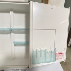 新品 バスルーム用ミラー付き収納の画像