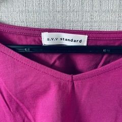a.v.v standard Sサイズ マゼンタ Vネック Tシャツの画像