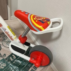 はじめてのアンパンマンバイク レッドホワイト キッズバイク　ストライダー　自転車の画像