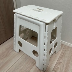 ニトリ　折りたたみ踏み台 スタディ (ホワイト)の画像