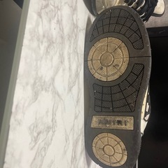 AMIRIスニーカーの画像