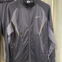 NIKE ナイキ　トラックジャケット　セットアップ　ゴールド刺繍ロゴ　サイズLの画像