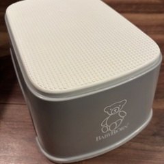 BabyBjornのトイレトレーニング便座とステップのセットの画像