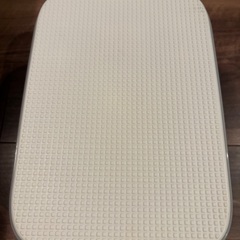 BabyBjornのトイレトレーニング便座とステップのセットの画像
