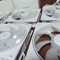 thermaltake RGBファン　white　12個の画像