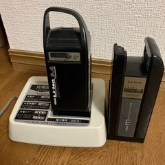 ヤマハ電動自転車充電器、故障した物と、別の古い充電器の画像